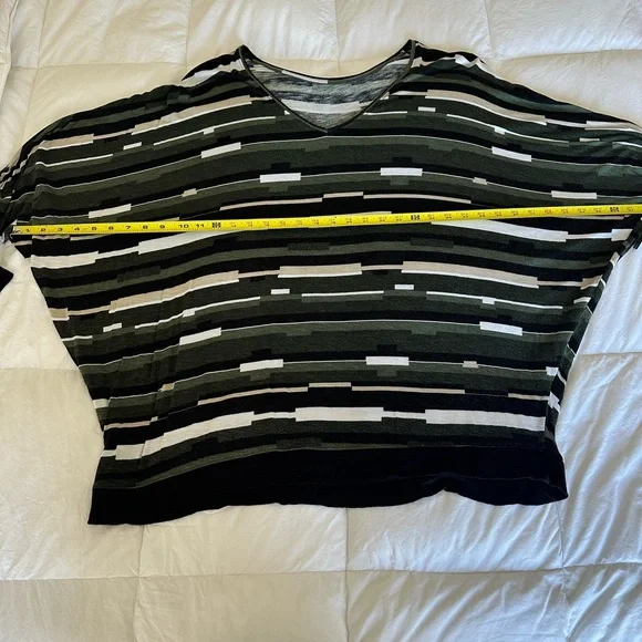 Lane Bryant women’s plus 22W/24W Olive and Black Patterned dolman sleeve top - Picture 8 of 10